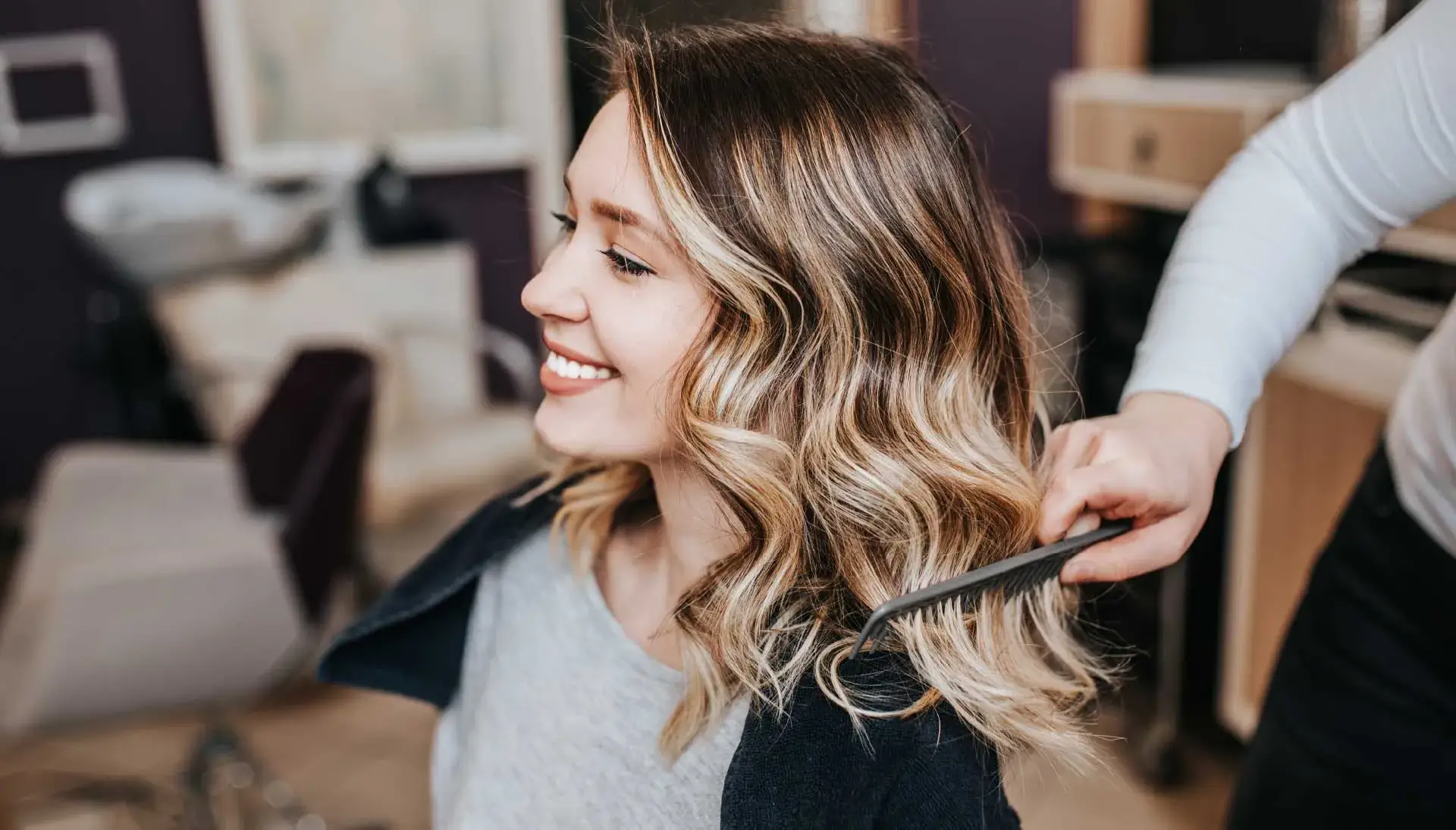 Locken, Pony und Farbe – Frisurenbeispiel von Friseur Selman